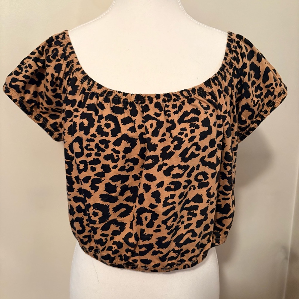 Hollister Leopard Print Off-Shoulder Crop Top - Black & Tan